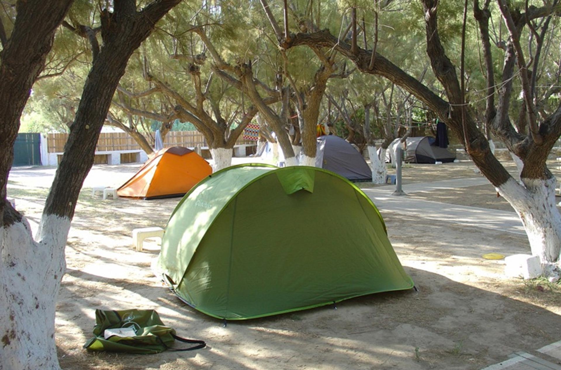 Οργανωμένο κάμπινγκ στις Καμάρες της Σίφνου